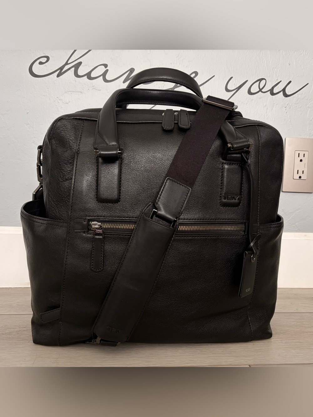 NWOT Tumi Beacon Hill Smith Jetsetter Leather Bag with Adjustable Shoulder Strap